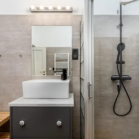 Old Town Spacious By Bookinghost Апартаменты