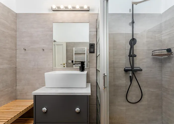 Old Town Spacious By Bookinghost شقة